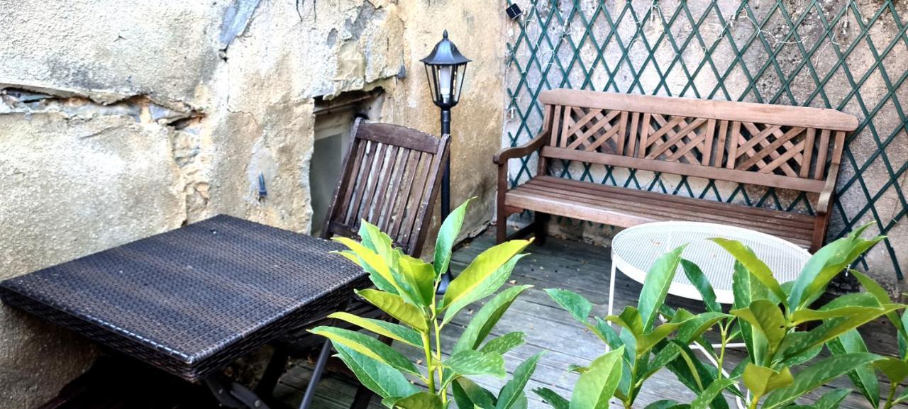 Le Petit Cocon De Chateau Chalon Exterior photo