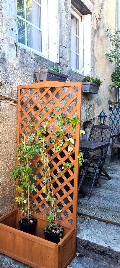 Le Petit Cocon De Chateau Chalon Exterior photo